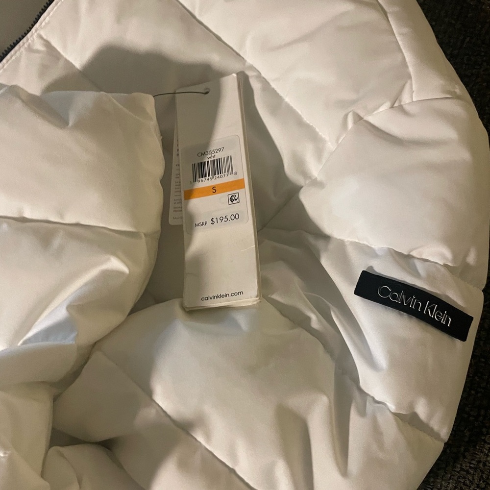 BRAND NEW CK PUFFER WHITE SIZE SMALL WANT GONE ASAP PLEASE - Picture 3 of 5